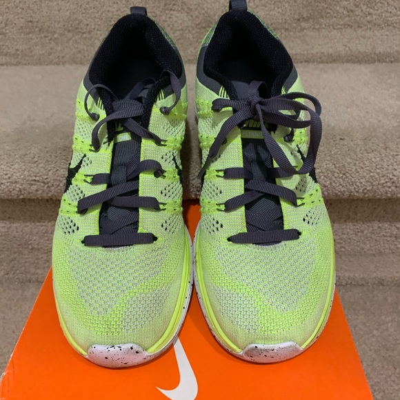 Brand New NIKE Flyknit One size 6.5 - Picture 3 of 5